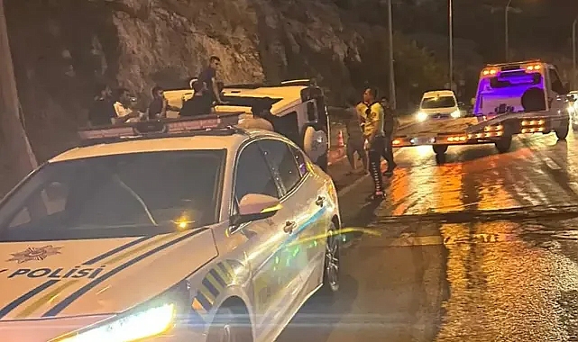 Yine aynı adres! Urfa'da araç yan yattı!