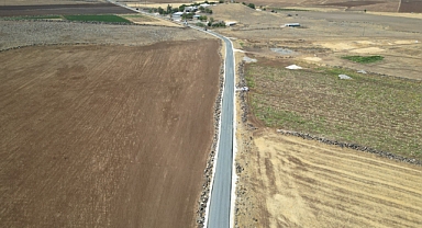 Büyükşehir, Hilvan’da 7 Kilometrelik Grup Yolunu Sathi Kaplama İle Yeniledi