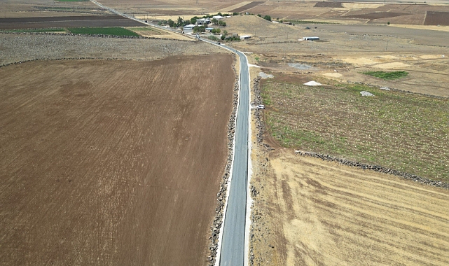 Büyükşehir, Hilvan’da 7 Kilometrelik Grup Yolunu Sathi Kaplama İle Yeniledi