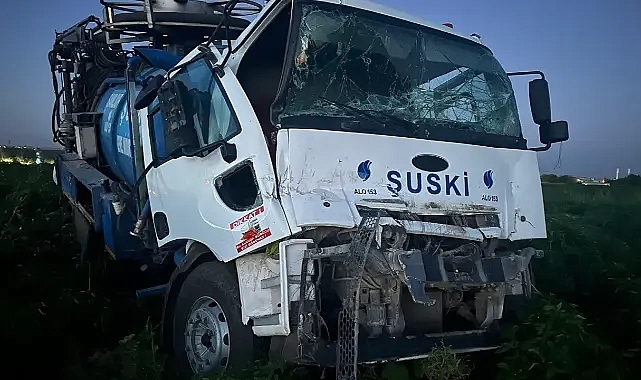 ŞUSKİ aracı kaza yaptı! Şoför yaralandı!