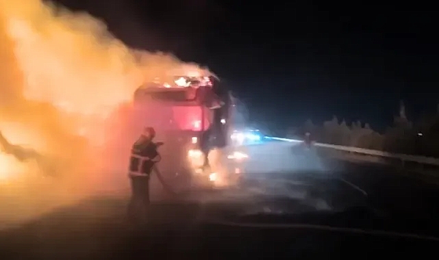 Urfa'da saman yüklü tır alev alev yandı! İşte o anlar