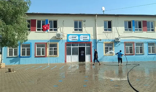Viranşehir’de ‘Okullar Güzelleşiyor’ Etkinliği! 11 okulda temizlik ve bakım yapıldı!