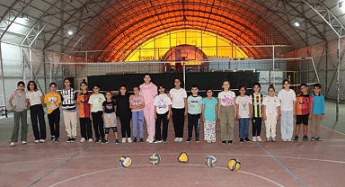 Karaköprü’de Gençler Voleybolla Buluşuyor