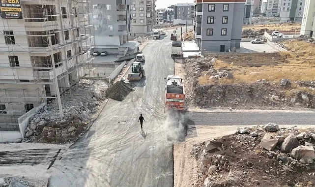 Batıkent'te Yeni Yollarda Sathi Asfalt Kaplama Yapılıyor