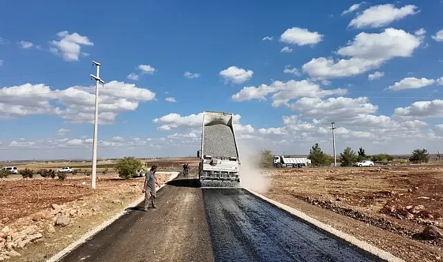 Büyükşehir, Hilvan’da 5 Kilometrelik Yolun Sathi Asfalt Çalışmalarını Tamamladı