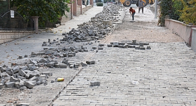 Karaköprü'de Bozuk Kaldırımlar Onarılıyor