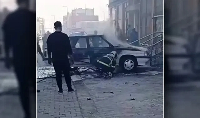 Urfa’da otomobil alev alev yandı!
