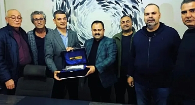 Başkan İnan’dan Başkan Özkan’a Plaket