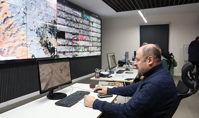 Karla mücadeleyi anbean yönetti! Gülpınar vatandaşları uyardı!
