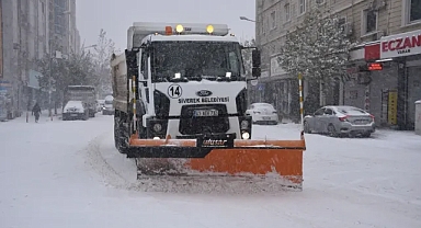 Siverek Belediyesi Karla Mücadele Çalışmalarını Aralıksız Sürdürüyor