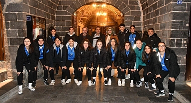 Siverek Belediyesi'nden Ağrı Kadın Futbol Takımı'na anlamlı destek