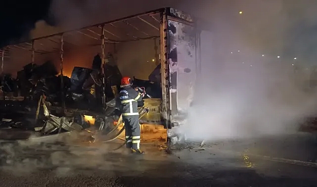 Urfa’da beyaz eşya yüklü TIR’da yangın!