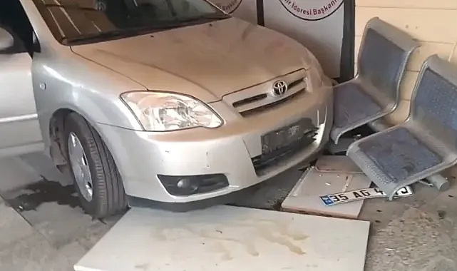 Urfa’da bir araç vergi dairesine daldı!