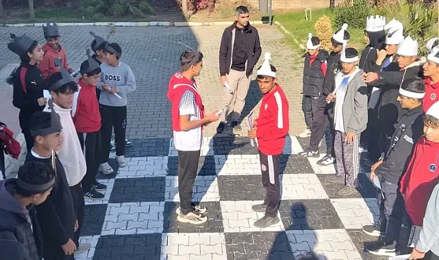 Urfa’da öğrenciler satranç taşı oldu!