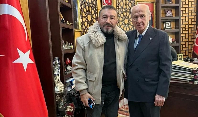 Uzaylı türkücü Mustafa Topaloğlu siyasete mi atılıyor