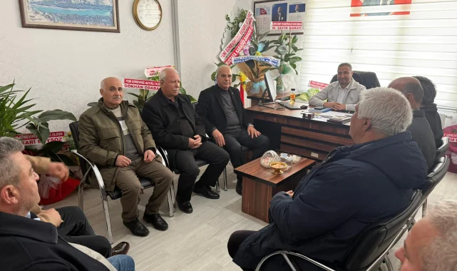 AK Parti Halfeti İlçe Başkanlığı'ndan Esnaf Odası Başkanı Aslan'a Tebrik Ziyareti