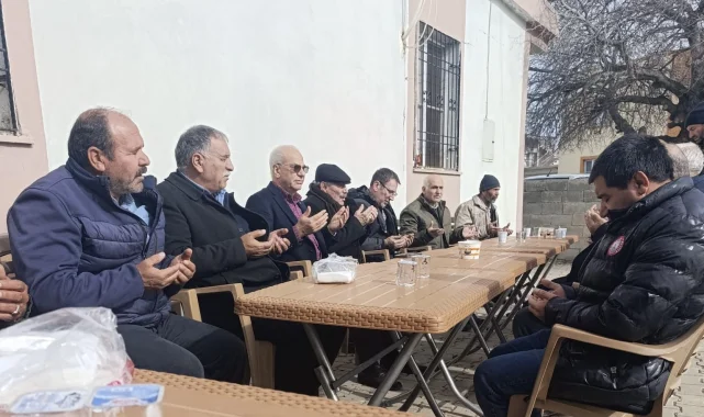 AK Parti Halfeti İlçe Başkanlığı'ndan Sarıçiçek Ailesine Taziye Ziyareti