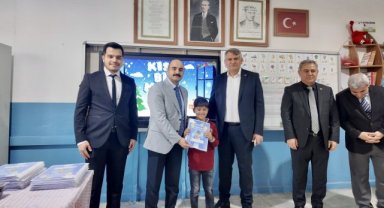 Akçakale Kaymakamlığı Öğrencilere Karne ve Belgeleri Dağıttı