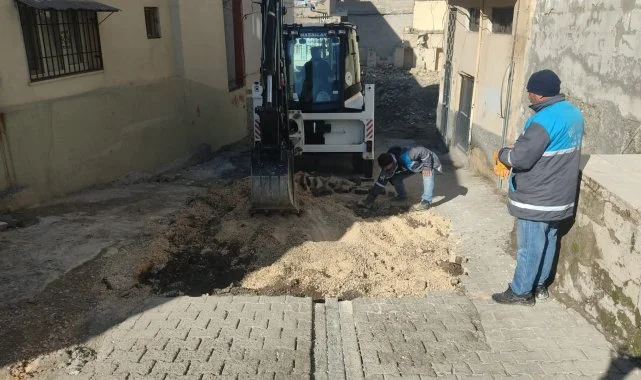 Birecik Belediyesi Ekipleri Kilit Taşı, Park ve Taziye Evi Bakımında Yoğunlaştı