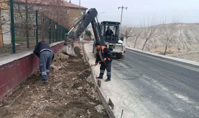 Birecik Belediyesi Ekipleri Yol Çalışmalarını Aralıksız Sürdürüyor