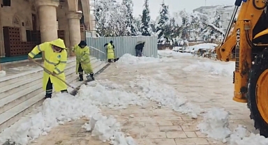 Eyyübiye’de Camiler ve Yollar Kardan Temizlendi