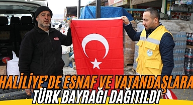 Haliliye Belediyesi’nden Anlamlı Bayrak Dağıtımı 