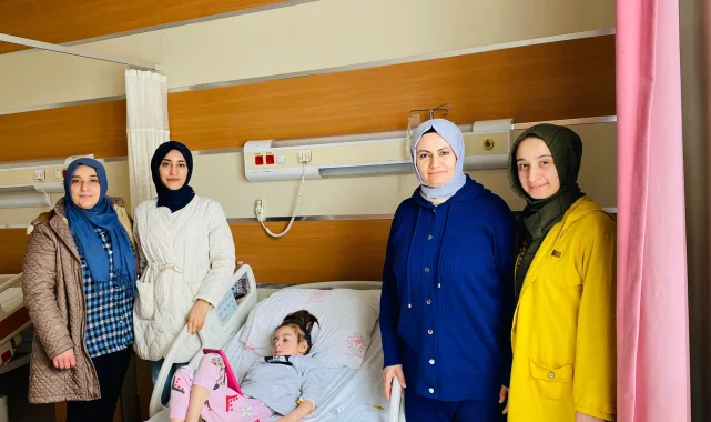 Hilvan AK Parti Kadın Kolları Hastanede Ziyaret Gerçekleştirdi