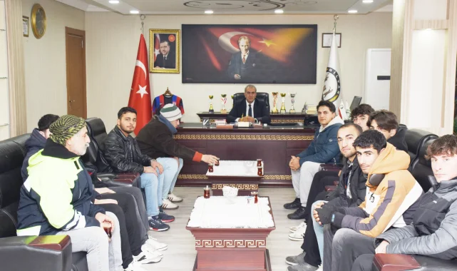 Hilvan Belediyesi Eşbaşkanı Öğrencilerin Taleplerini Dinledi