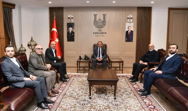 İzmir Şanlıurfalılar Dernek Başkanı Vali Şıldak'ı Ziyaret Etti