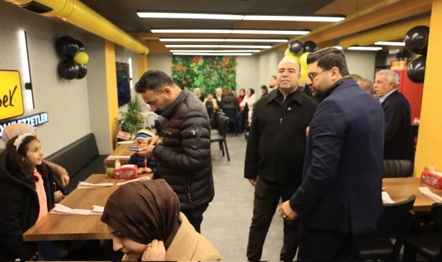 Karaköprü Belediye Başkanı Nihat Çiftçi Yeni Restoranın Açılışına Katıldı