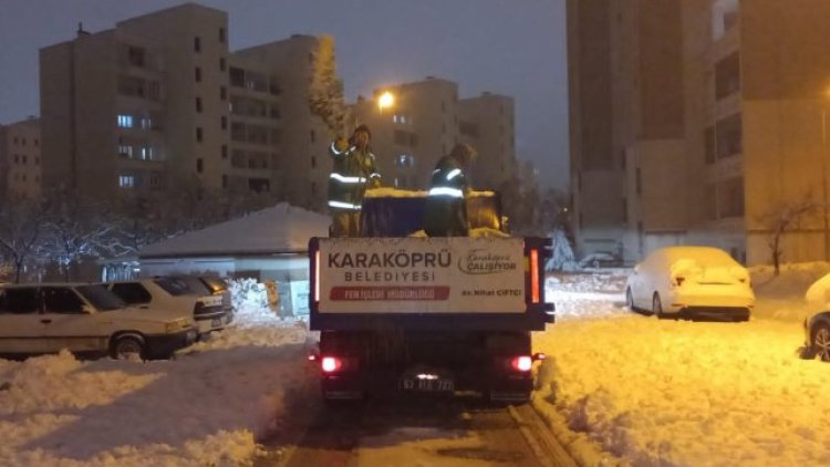 Karaköprü Belediyesi Ekipleri Gece Boyu Kar Küreme ve Tuzlama Çalışması Yaptı