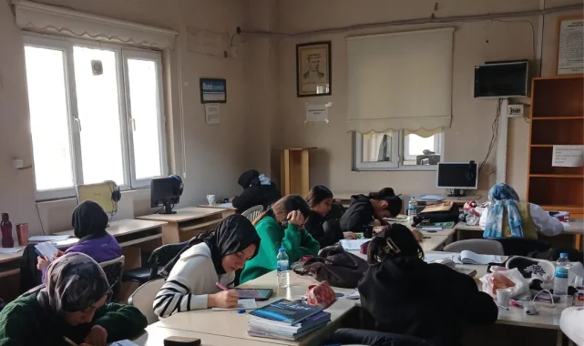 Karaköprü Belediyesi Okuma Evi Öğrencilere Başarıyı Hedefliyor