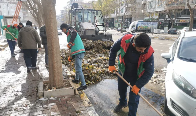 Karaköprü'de Kar Yağışı Sonrası Temizlik Çalışmaları Yoğunlaştı