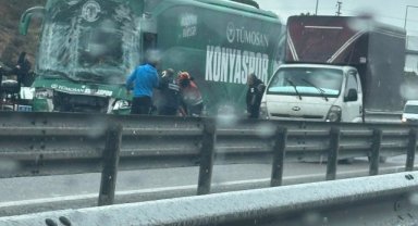 Konyaspor Otobüsü TEM Otoyolu'nda Zincirleme Kazaya Karıştı