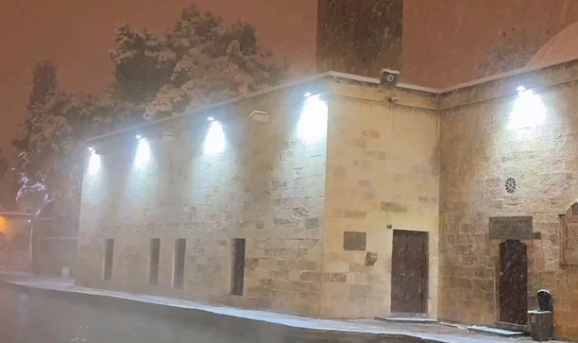 Şanlıurfa Beyaz Örtü Altında: Kentte Kar Yağışı Görüntülendi