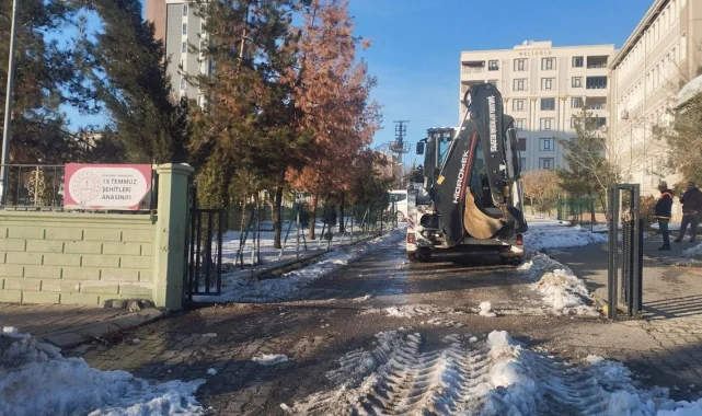 Şanlıurfa Büyükşehir Belediyesi Şehir Genelinde Kar Temizleme Çalışmalarını Sürdürüyor