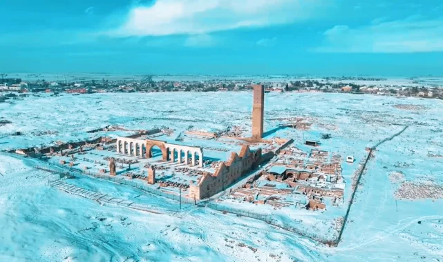 Şanlıurfa Harran'ın Kar Altındaki Tarihi Güzellikleri Açık Yollarla Turizme Hazır