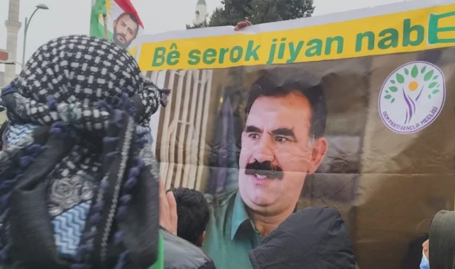 Şanlıurfa Suruç'ta DEM Partililer Abdullah Öcalan Posterleriyle Toplandı