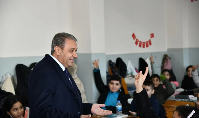 Şanlıurfa Valisi Işıldak, Okul Ziyaretinde Öğrencilerle Buluştu