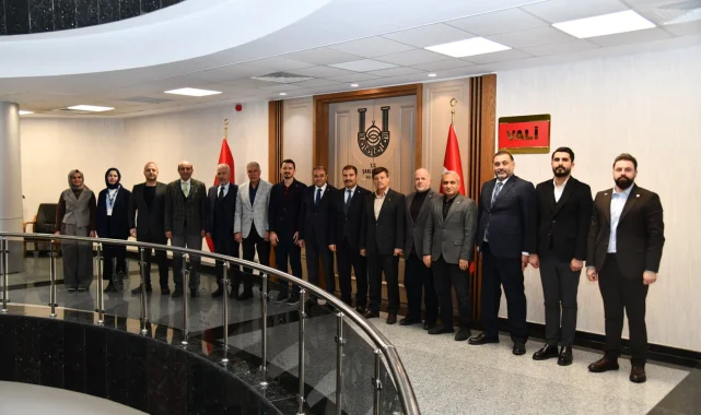 Şanlıurfa Yeşilay Şube Başkanı ve Yönetimi Vali Şıldak'ı Ziyaret Etti