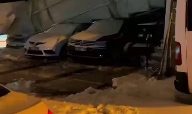 Şanlıurfa'da Yoğun Kar Yağışı Oto Galeri Çatılarını Çökertti