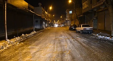 Siverek Belediyesi Gece Gündüz Demeden Karla Mücadelesini Sürdürüyor