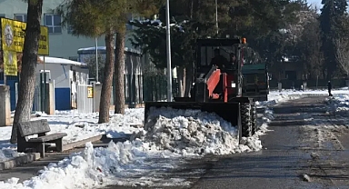Siverek'te Karla Mücadele Gece Gündüz Demeden Sürüyor