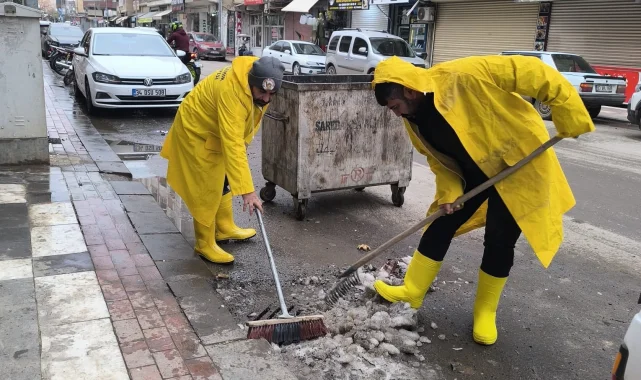 Viranşehir Belediyesi Dört Ana Caddede Mazgal Temizliği Gerçekleştirdi