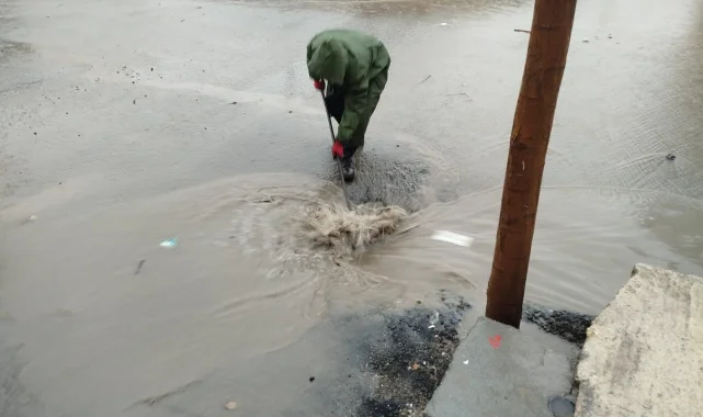 Viranşehir Belediyesi Yağışlara Karşı Rögar ve Mazgal Temizliği Başlattı