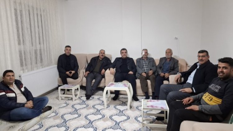 AK Parti Bozova İlçe Başkanı Mehmet Akgün, Esnaf Tacettin Yağcı'yı Ziyaret Etti