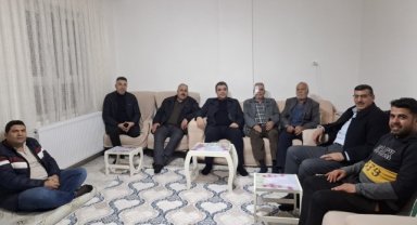 AK Parti Bozova İlçe Başkanı Mehmet Akgün, Esnaf Tacettin Yağcı'yı Ziyaret Etti