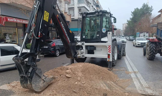 Birecik'te Fen İşleri Ekiplerinden Rögar ve Asfalt Çalışmaları