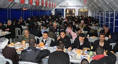 Büyükşehir’in iftar çadırında ilk oruçlar açıldı