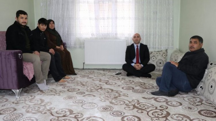 Ceylanpınar Kaymakamı Depremzede Aileleri Evlerinde Ziyaret Etti